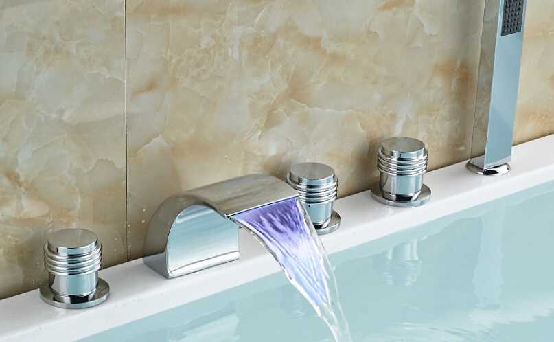 Врезной смеситель для акриловой ванны (24 фото): варианты для джакузи из 3-х предметов, однопозиционный кран на одно отверстие