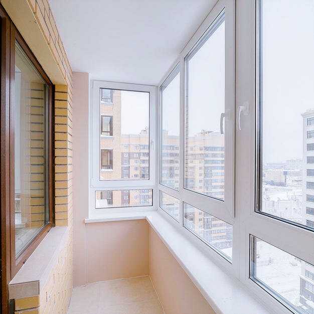 Безрамное остекление балконов (66 фото): теплые безрамные стеклопакеты