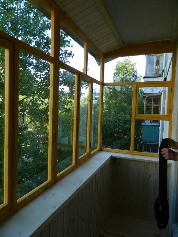 Деревянное остекление балконов: список материалов, поэтапная установка