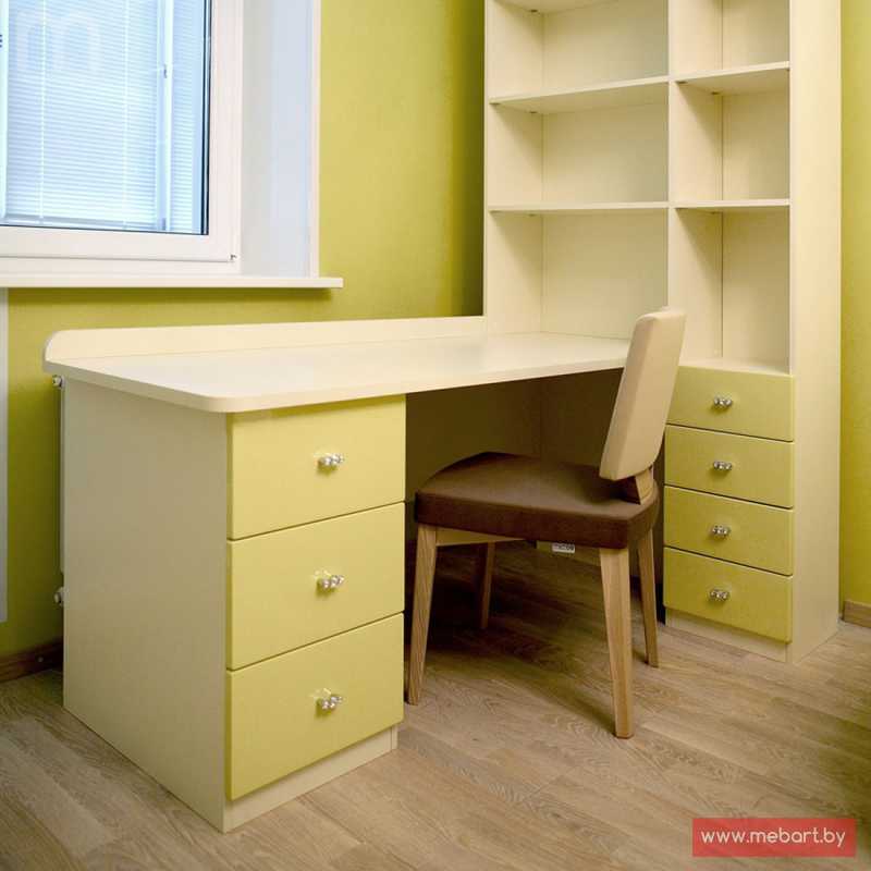 Угловой стол для школьника (47 фото): письменный детский рабочий стол с ящиками в комнату для двоих, размеры мебели и размещение возле окна