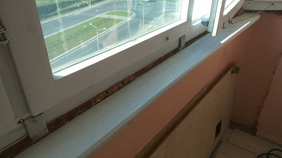 Как сделать и установить подоконник на балконе