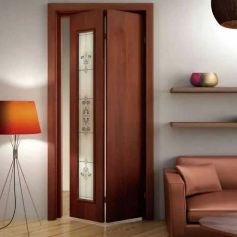 Дверь гармошка: свойства и установка данной раздвижной межкомнатной конструкции