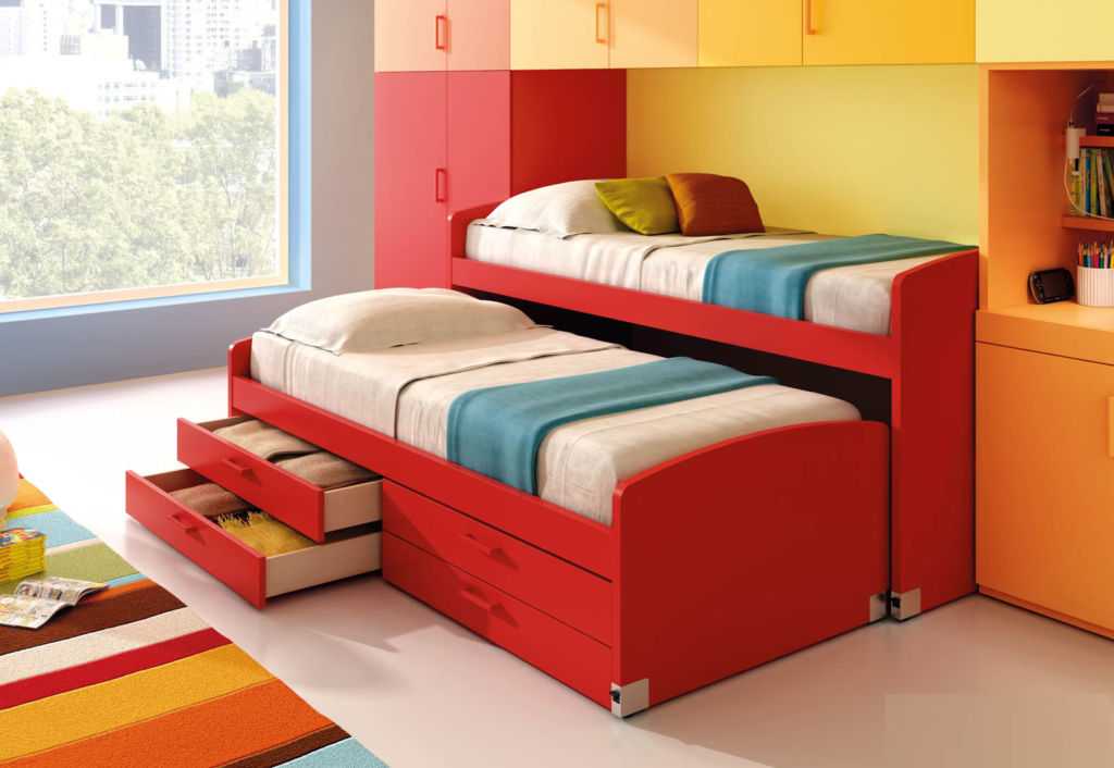 Выкатная кровать для двоих детей из массива