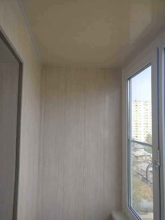 Отделка балкона МДФ панелями позволяет создать по-настоящему уютное, современное пространство. Как можно обшить балкон своими руками Какие материалы и инструменты потребуются