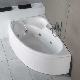 Маленькая угловая ванна (45 фото): продукция размером 100х70 и 115 на 72 см, небольшие варианты для комнаты, отзывы о мини-конструкциях