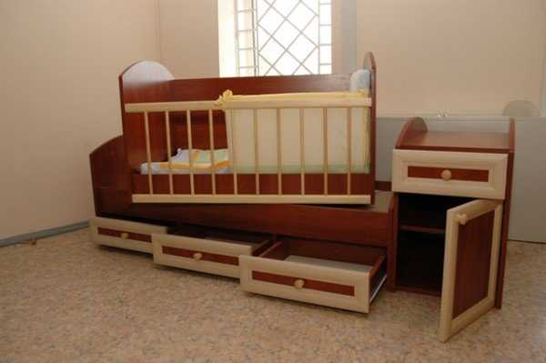 Детская кроватка с пеленальным столиком и комодом – как собрать