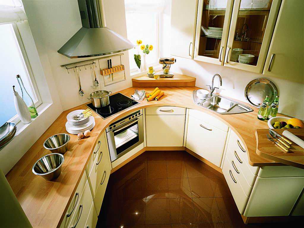 Дизайн кухни размером 6 кв. м в хрущевке может быть не только стильным, но и многофункциональным. Как происходит выбор кухонного гарнитура для маленькой кухни Какие дизайнерские решения подойдут для камерного пространства Где лучше разместить холодильник