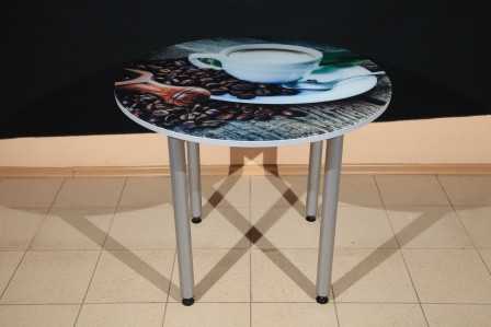 Стеклянные журнальные столики (55 фото): овальный стол со столешницей из стекла, круглые модели на колесиках