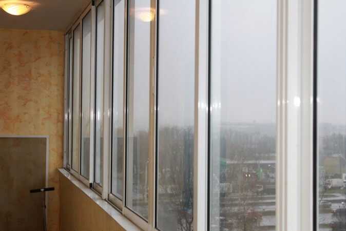 Двери раздвижные балконные: стеклянные, пластиковые, алюминиевые