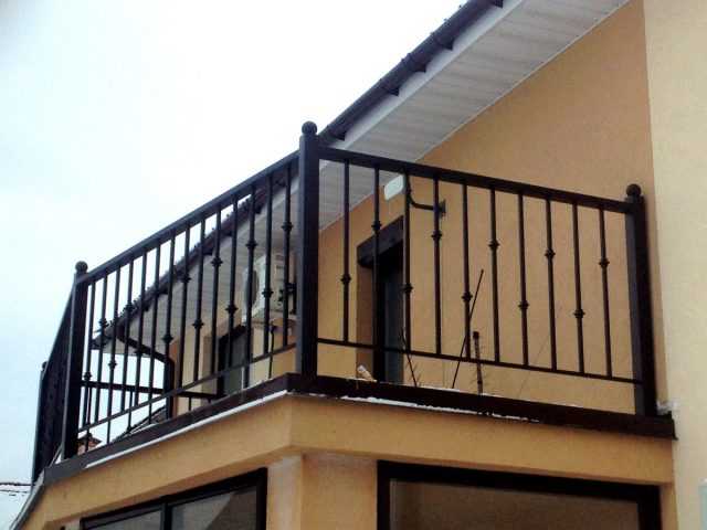 Металлическое ограждение балкона