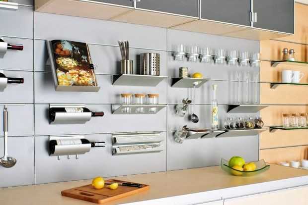 Навесные кухонные шкафы: конструктивные особенности и разновидности