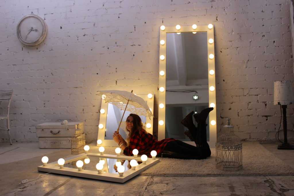 Зеркало в ванную с подсветкой – современный вариант оформления интерьера. В чём преимущество модели зеркала со шкафом в ванную комнату и почему удобно сенсорное включение света   Как самостоятельно установить зеркало с источником света