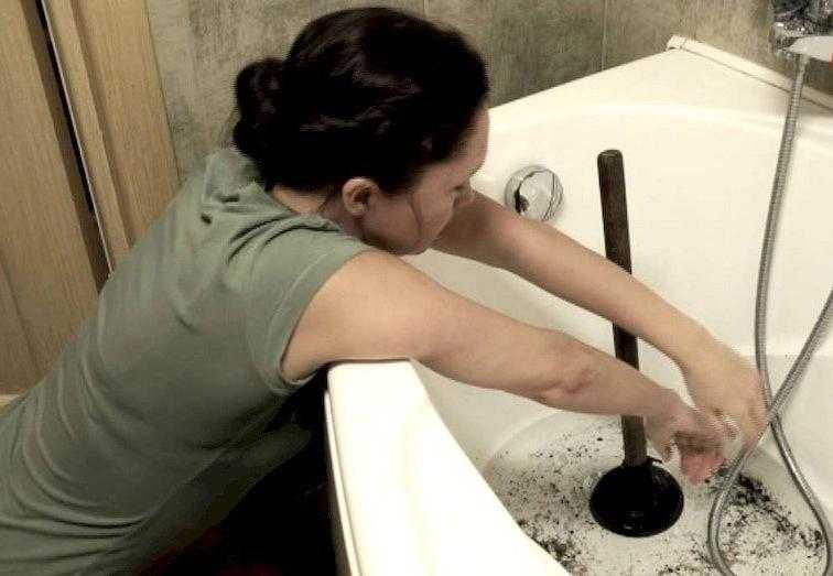 Как устранить засор в ванной – проверенные средства и доступные способы
