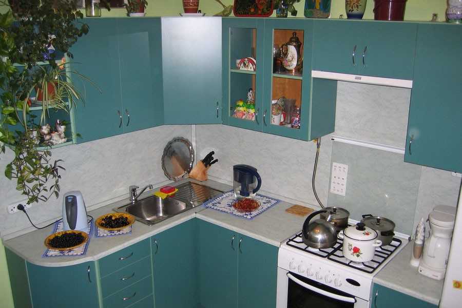 Как на кухне спрятать газовую колонку на кухне фото