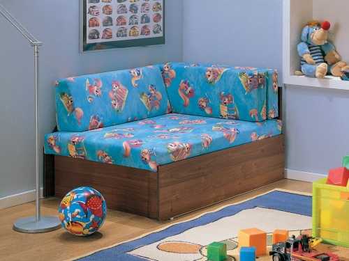 Детские кровати-диваны для мальчиков: многообразие моделей и особенности выбора