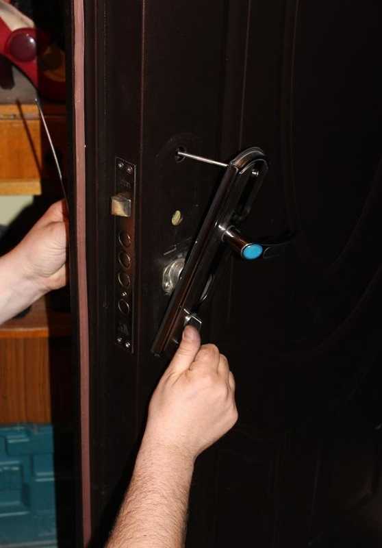 Ремонт дверных ручек входных дверей: как починить самому