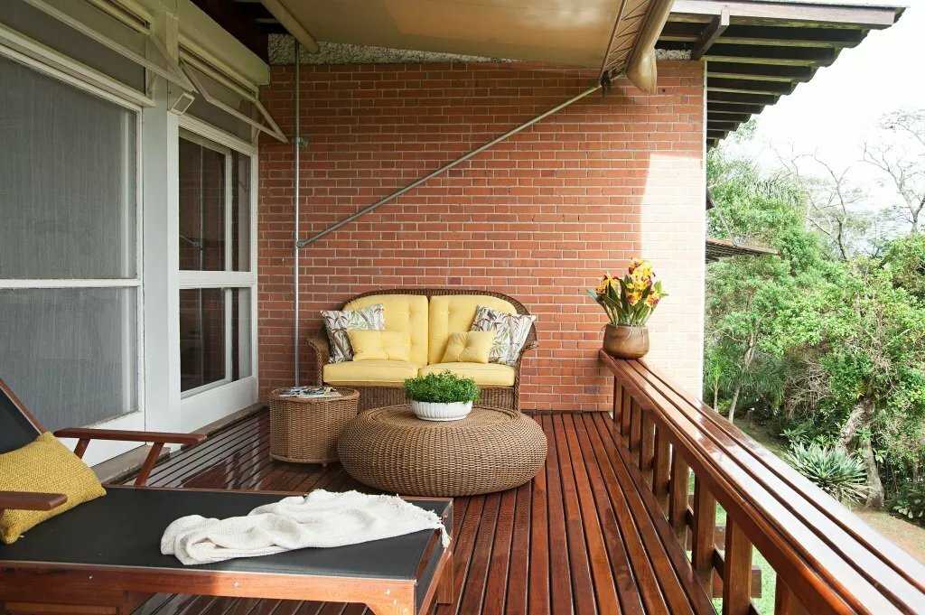 Постройка балкона в частном доме: особенности модельного ряда