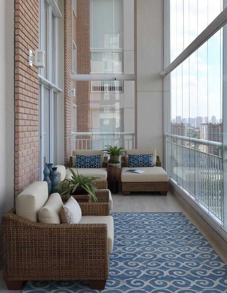 Панорамное остекление балкона (64 фото): дизайн лоджии и окна в квартире, плюсы и минусы
