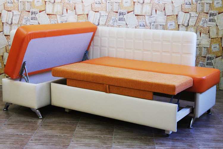 Маленький диван в интерьере кухни: виды, правила выбора и размещения