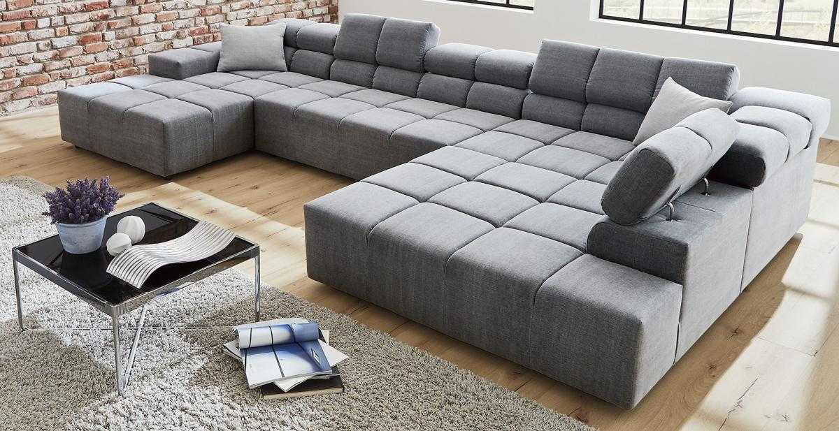 Большие диваны для гостиной (34 фото): изделия со спальным местом для маленькой комнаты, огромные прямые и п-образные модели