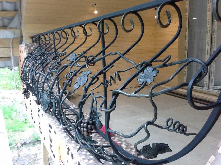 Кованые балконы (12 фото): виды ковки, материалы, стоимость