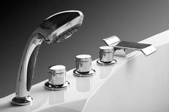 Врезной смеситель для акриловой ванны: варианты для джакузи из 3х предметов, кран на одно и на 3 отверстия, смеситель triton однопозиционный