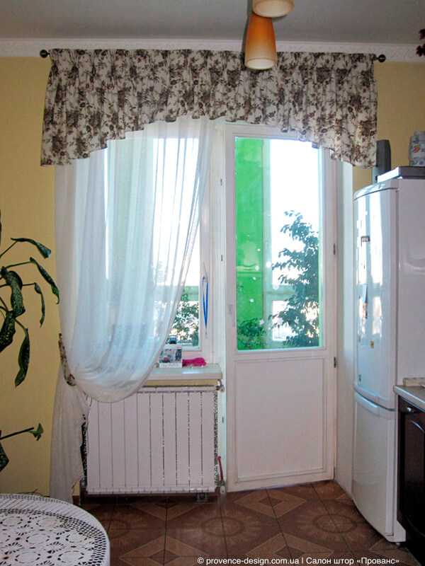 Самые модные шторы на кухню с балконной дверью
