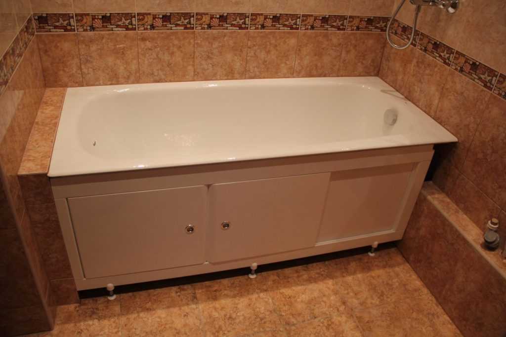 Экраны, шторки и другие способы оформления нижней части ванны