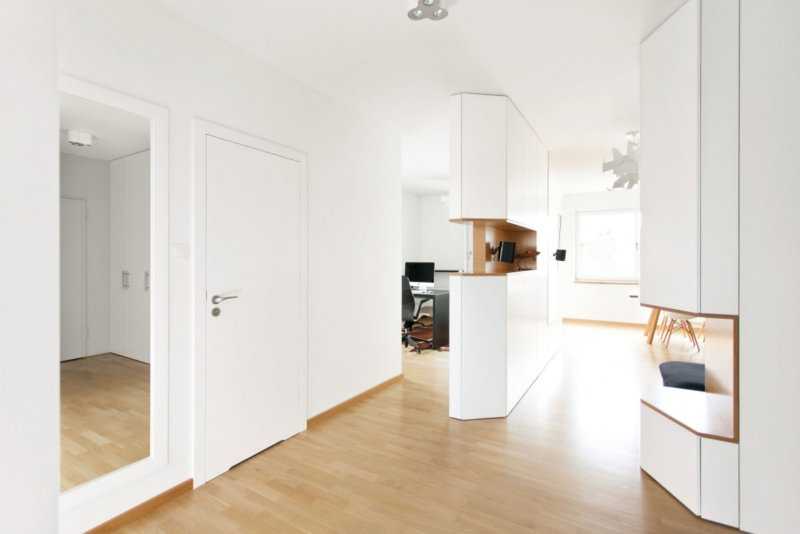Белые межкомнатные двери (54 фото): глянцевые и эмаль в стиле «классика» в интерьере квартиры, сочетаем со стенами и плинтусами