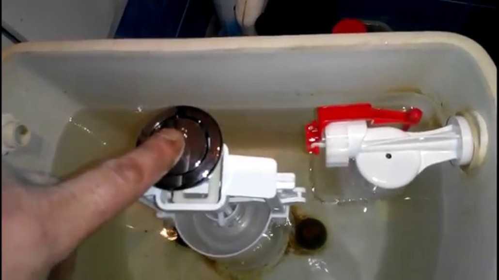 Перелив воды в бачке унитаза с нижней подводкой