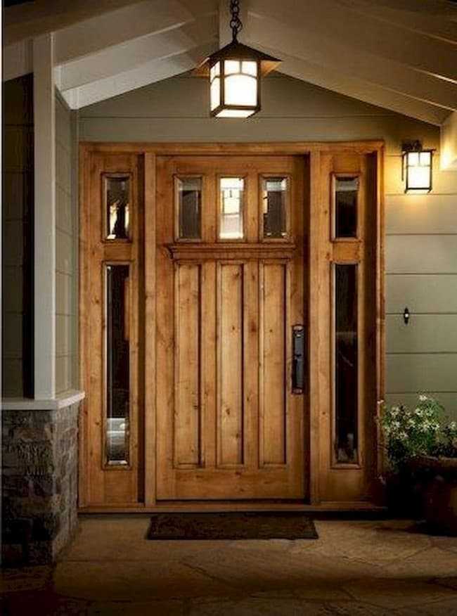 Двери в деревянный дом
