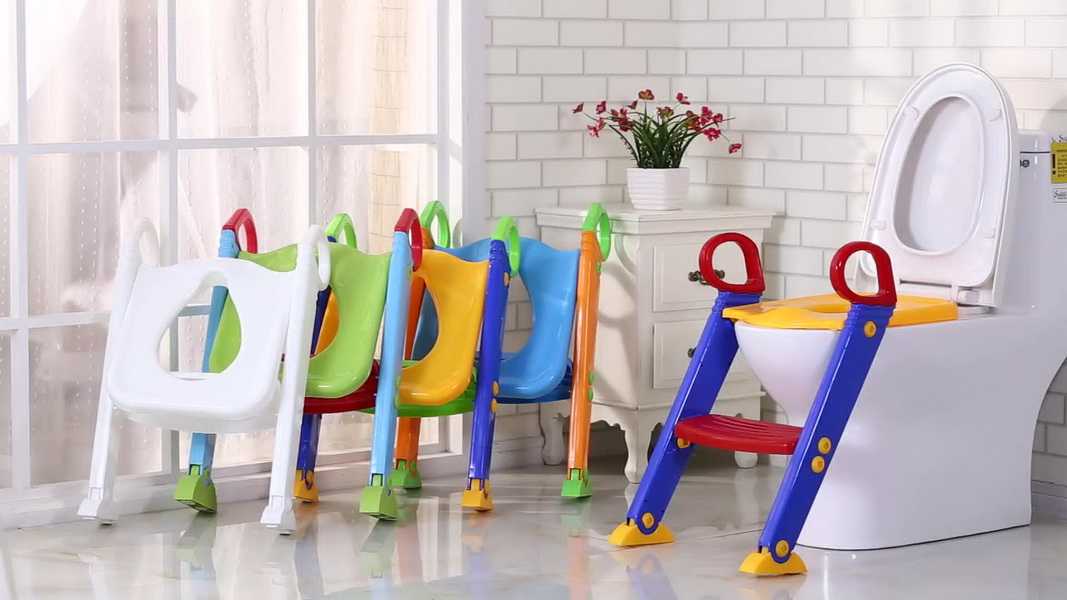 Детское сиденье на унитаз со ступенькой является самой удобной и безопасной разновидностью накладок Какая самая надежная накладка на унитаз для детей есть в продаже В каком возрасте используется насадка и стульчак с лесенкой