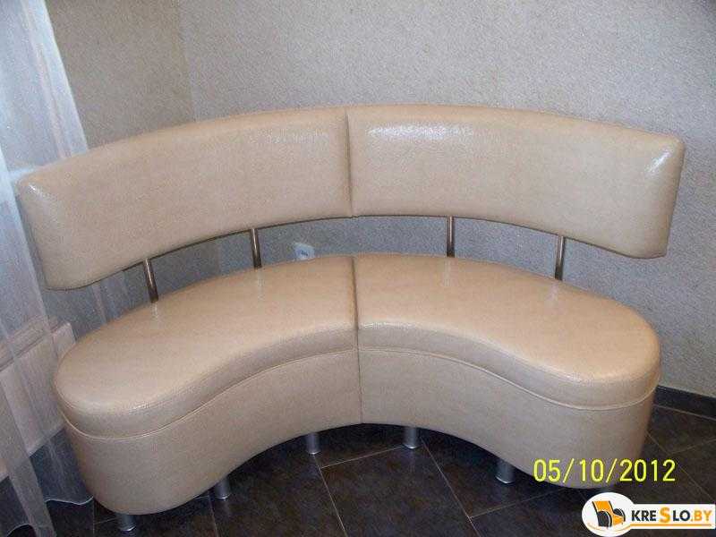 Кухонный прямой диван верона с боковой стенкой