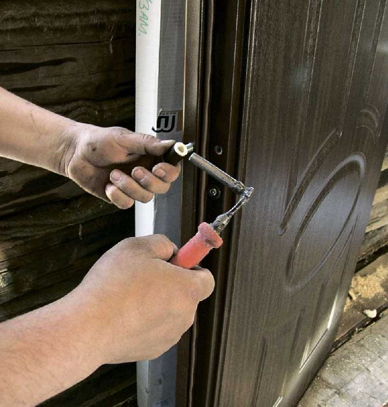 Как правильно установить входную металлическую дверь?