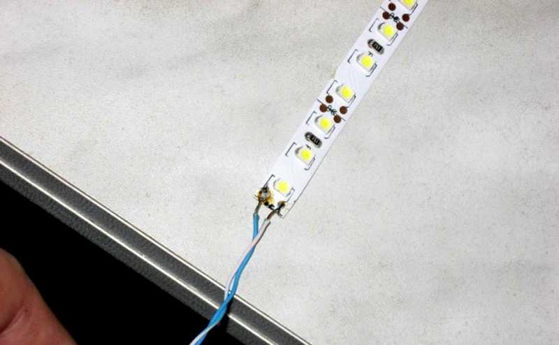 Светодиодные светильники для кухни: линейные и потолочные эра над рабочей поверхностью, кухонные сенсорные светодиоды