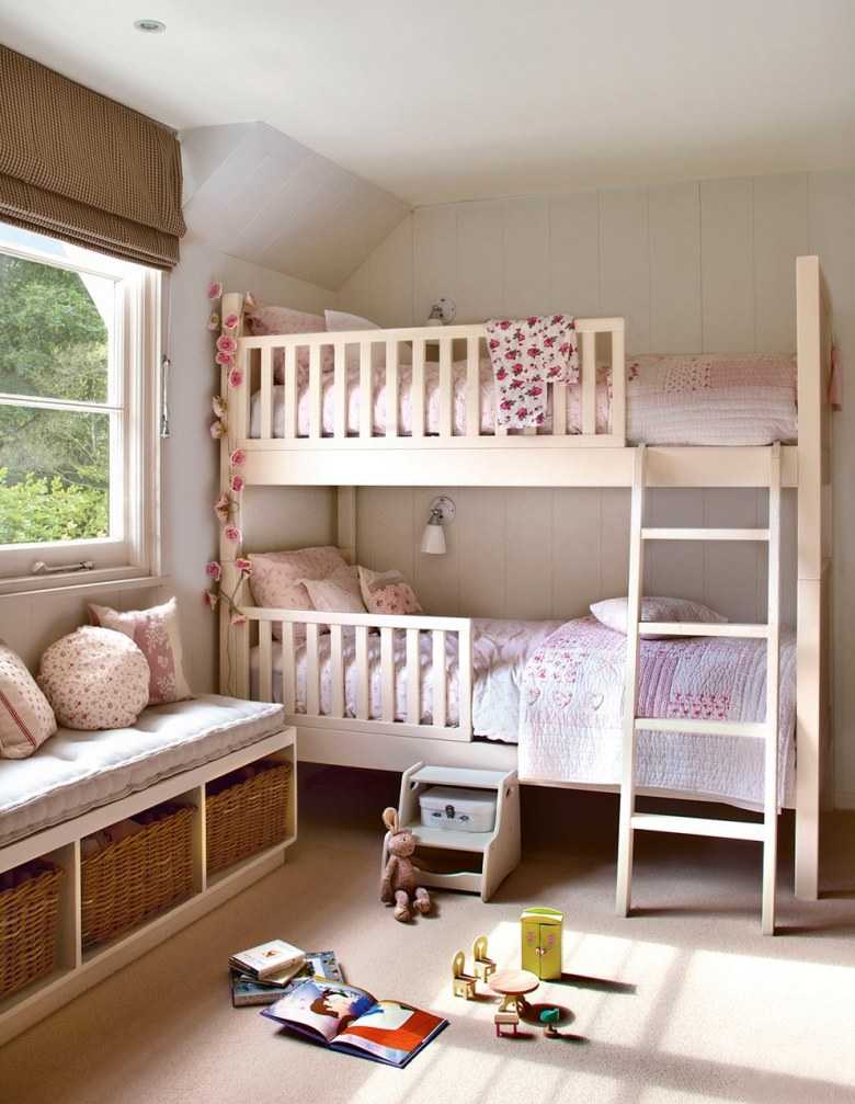 Особенности конструкции и правила выбора кровати для троих детей