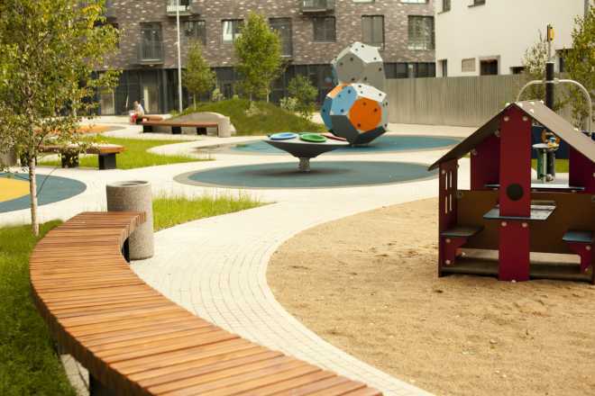 Детский комплекс с горкой для дачи: развлекательный игровой комплекс с качелями для детей на улицу