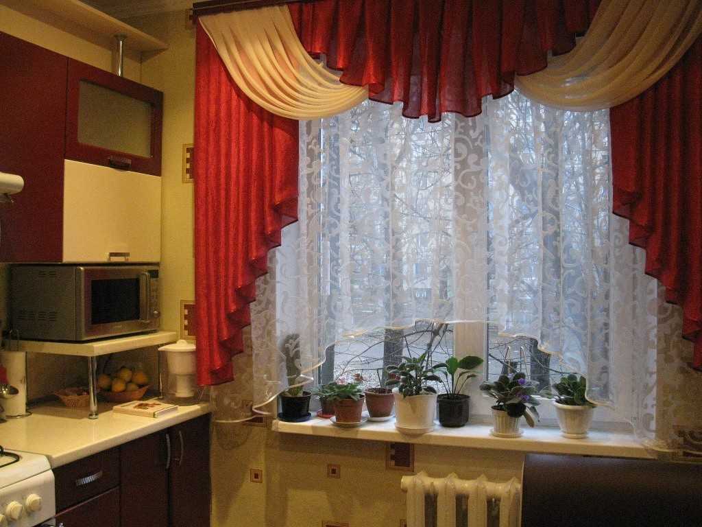 Тюль на кухню: 100 фото в интерьере, идеи с короткой или длинной шторой
