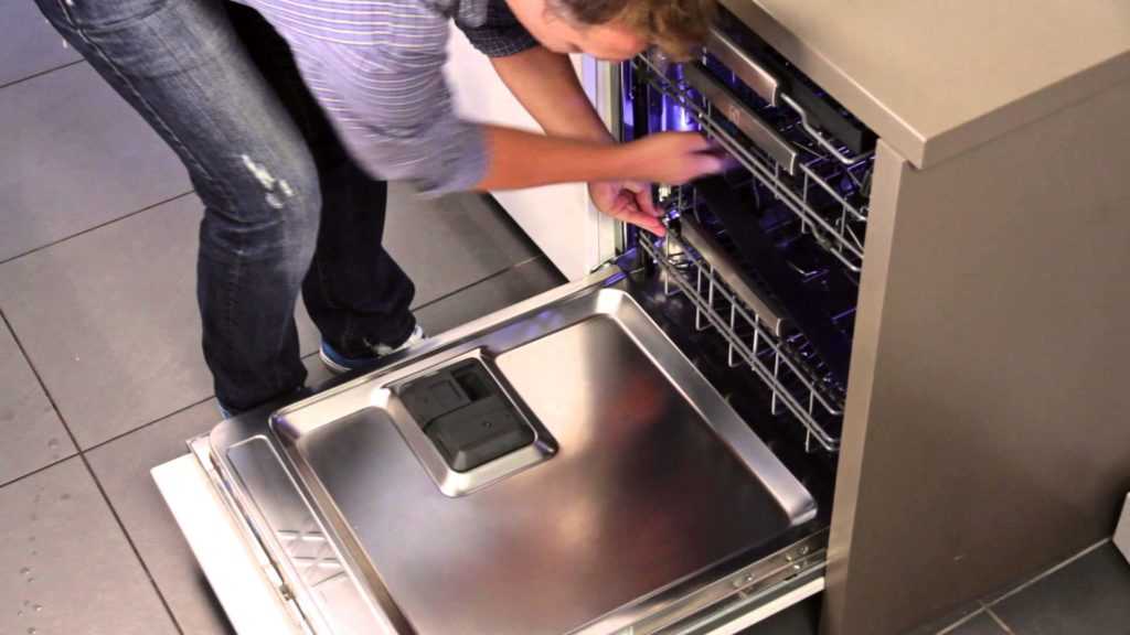 Кухня с посудомоечной машиной — варианты расположения, особенности выбора и обзор технических характеристик (105 фото)
