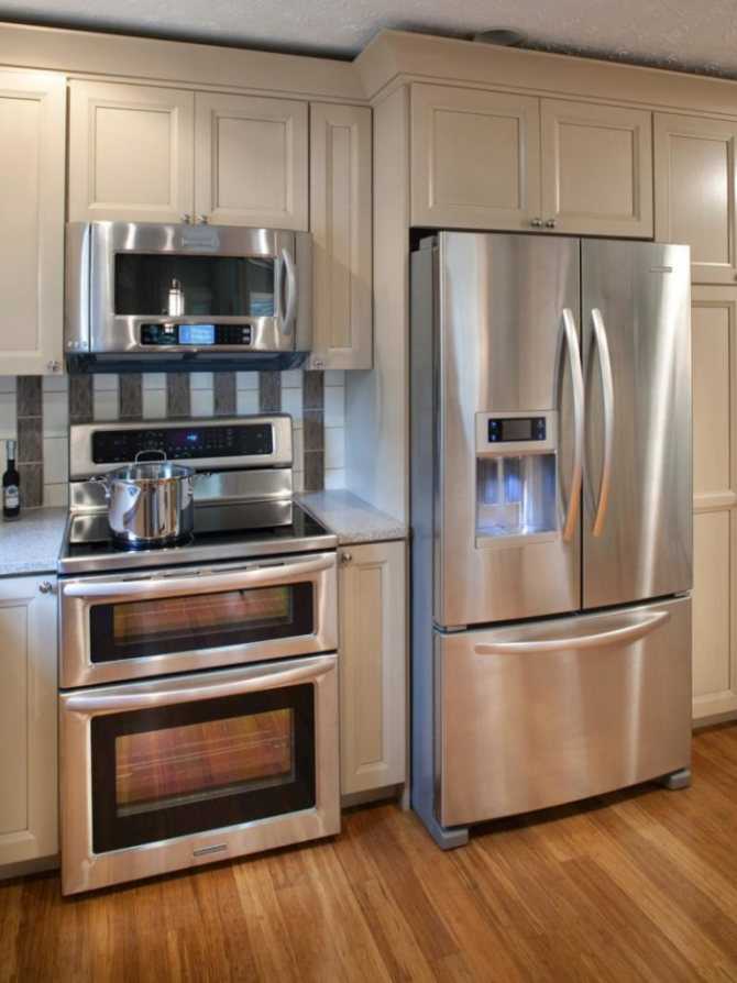 Холодильник в нише (39 фото): размеры ниш. можно ли ставить обычный холодильник в нишу? как правильно установить? какие оставлять зазоры?