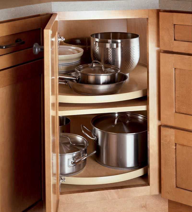 Угловая кухня с пеналом (28 фото): особенности кухонного гарнитура с буфетом в углу. достоинства и недостатки