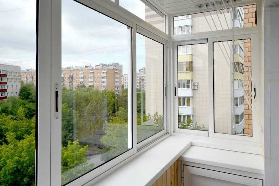 Раздвижные двери на балкон (61 фото): балконные пластиковые, стеклянные и алюминиевые рамы на лоджию и в квартиру