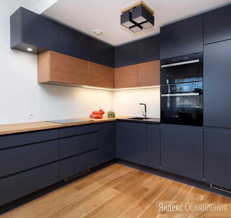 Кухня без верхних шкафов (69 фото): дизайн интерьера с угловым кухонным гарнитуром без навесных шкафов, маленькая кухня без верхних ящиков, белая кухня с нижними шкафчиками