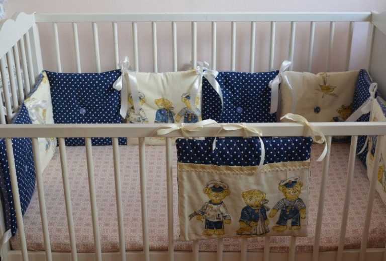 Выбор и покупка бортиков в кроватку для новорожденного: нужны ли они, на что стоит обратить внимание