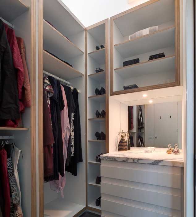Как оборудовать маленькую гардеробную комнату из кладовки размером 2 кв м В чем преимущество мини-гардеробных и других небольших вариантов