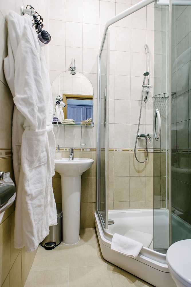Душевые комнаты (137 фото): душ в ванной – дизайн и размеры маленьких душевых комнат в квартире и частном доме, красивые современные интерьеры