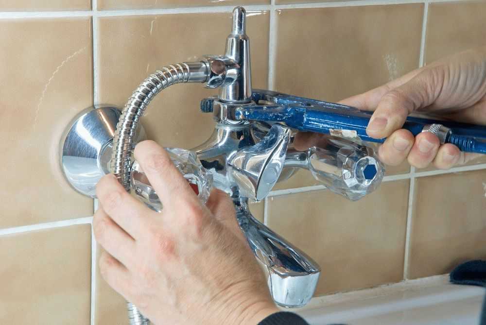 Как поменять смеситель в ванной - демонтаж, открутить и снять
