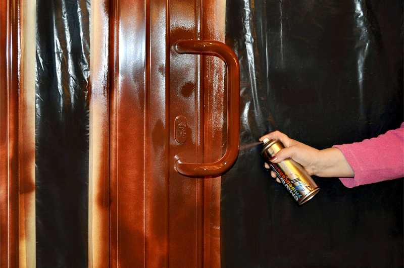 Реставрация и обновление металлических входных дверей, в том числе, чем и как провести покраску
