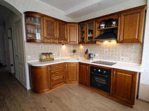 Белая кухня с деревянной столешницей – фото лучших интерьеров