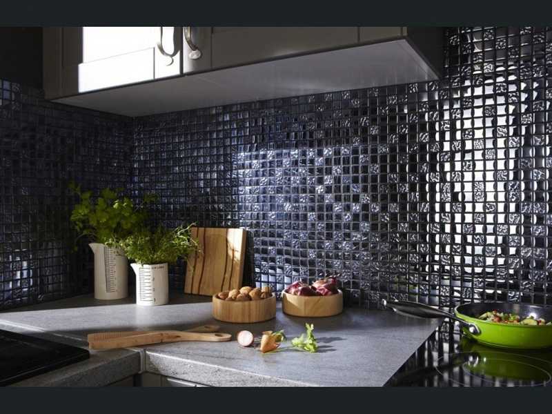 Мозаика на кухню (41 фото): зеркальная и стеклянная плиточная мозаика в интерьере, варианты отделки стен в черном и других цветах
